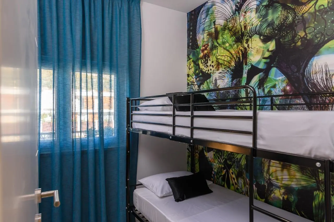 Batinic Apartments 0*, Kastela